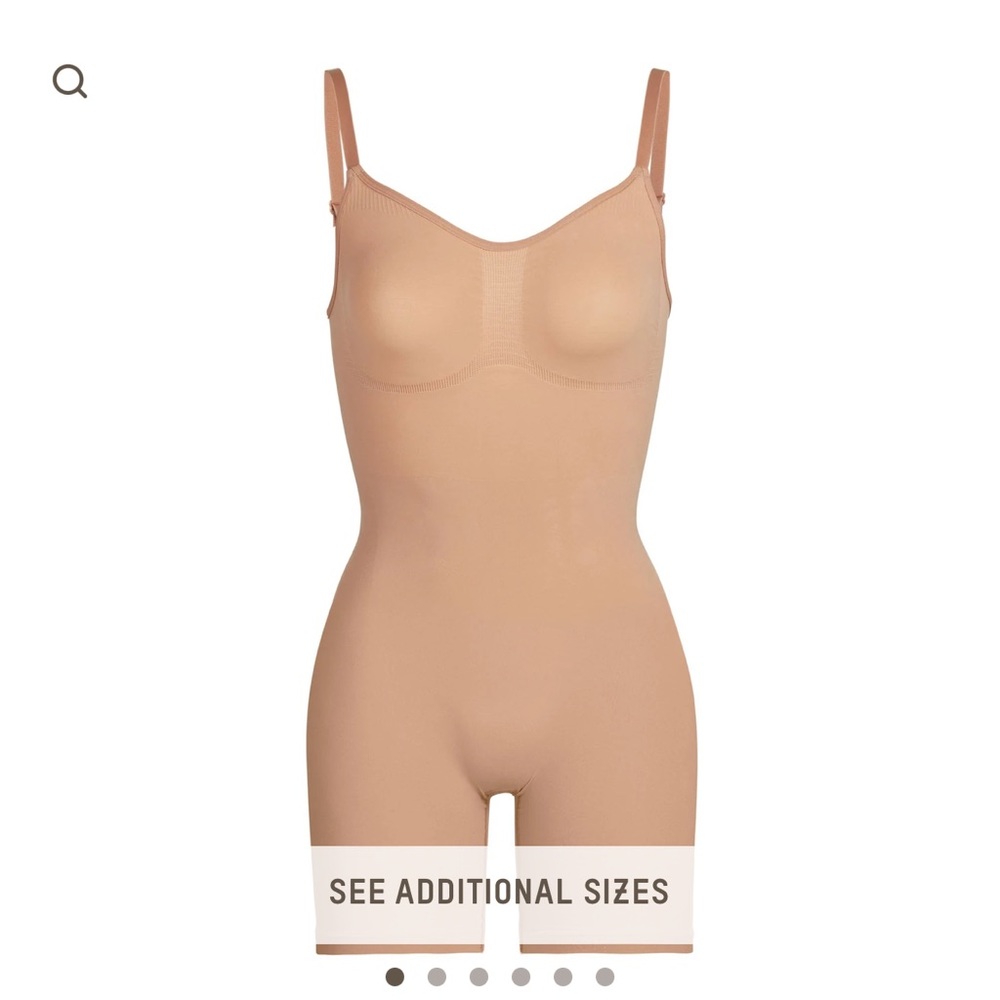 SKIMS SCULPTING BODYSUIT MID THIGH W. OPEN GUSSET OCHRE S/M